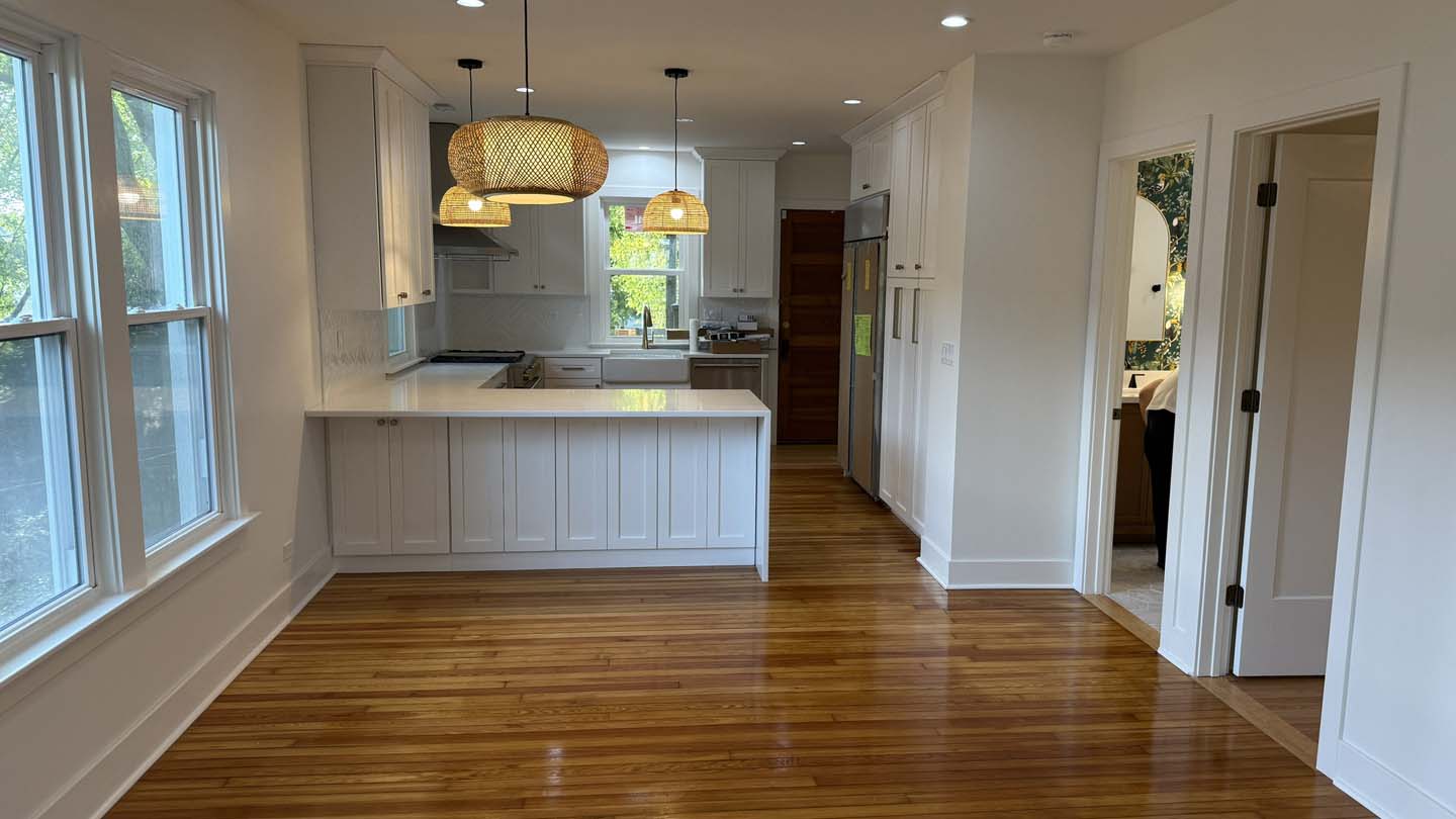 Move-out cleaning of an empty Chicago home